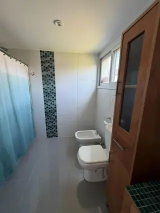 CASA VENTA UNA PLANTA - 4 DORMITORIOS- JARDÍN- PILETA- GALERIA CERRADA- ÁREA DEPORTIVA foto 2