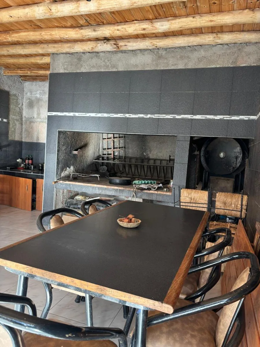 VENTA CASA 5 HABITACIONES, PILETA EN PEDRIEL LUJÁN foto 3