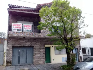 EXCELENTE DEPARTAMENTO EN PLANTA ALTA. foto 2