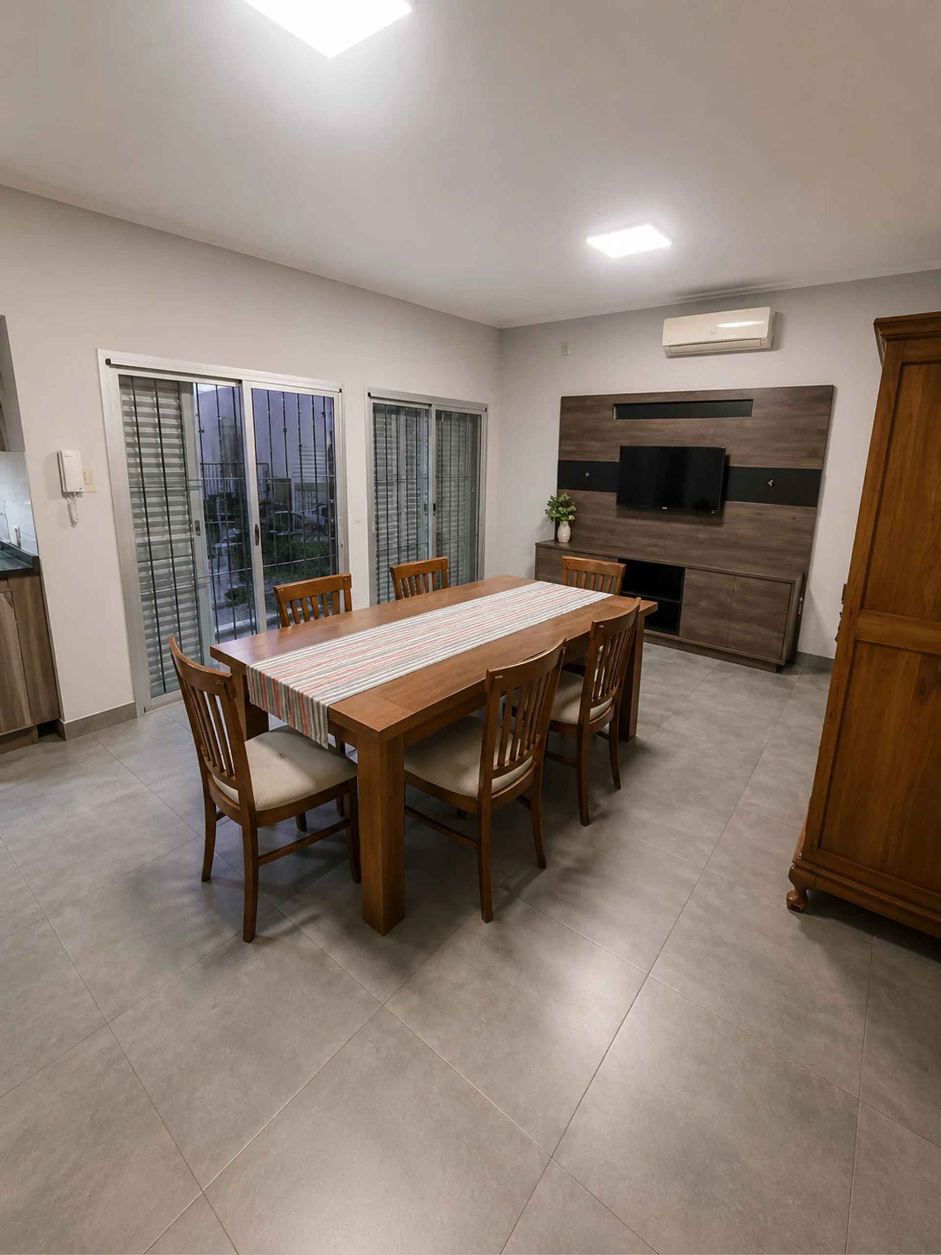 VENTA CASA, 3 DORMITORIOS, BARRIO SARMIENTO foto 2