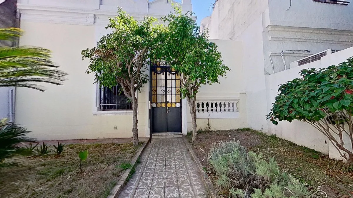 VENTA CASA 4 AMBIENTES  JARDÍN Y PILETA  PATERNAL foto 5