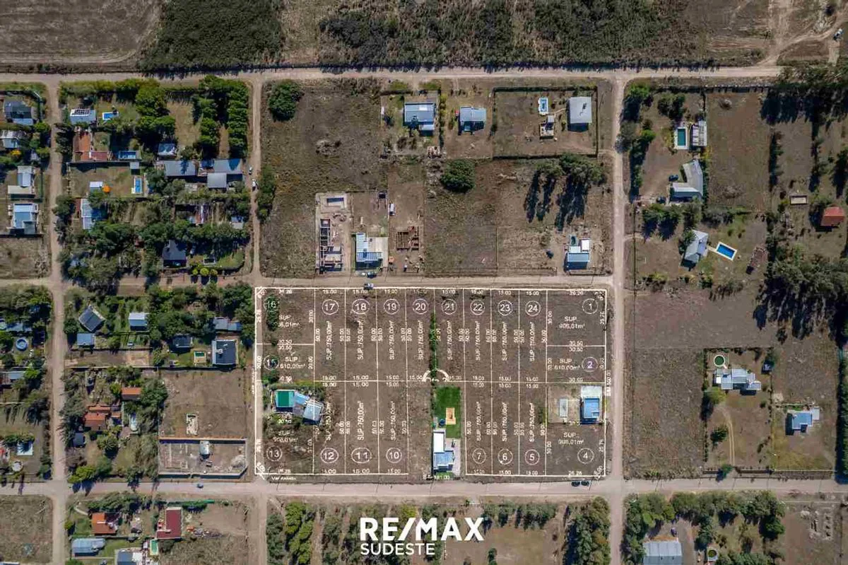 VENTA TERRENOS 750mts2 LUNA 900, BO. DON RAMIRO foto 2