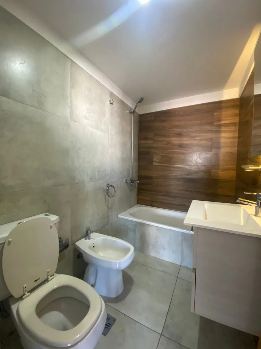 VENTA DEPARTAMENTO 2 AMBIENTES  CON RENTA - MORON foto 3