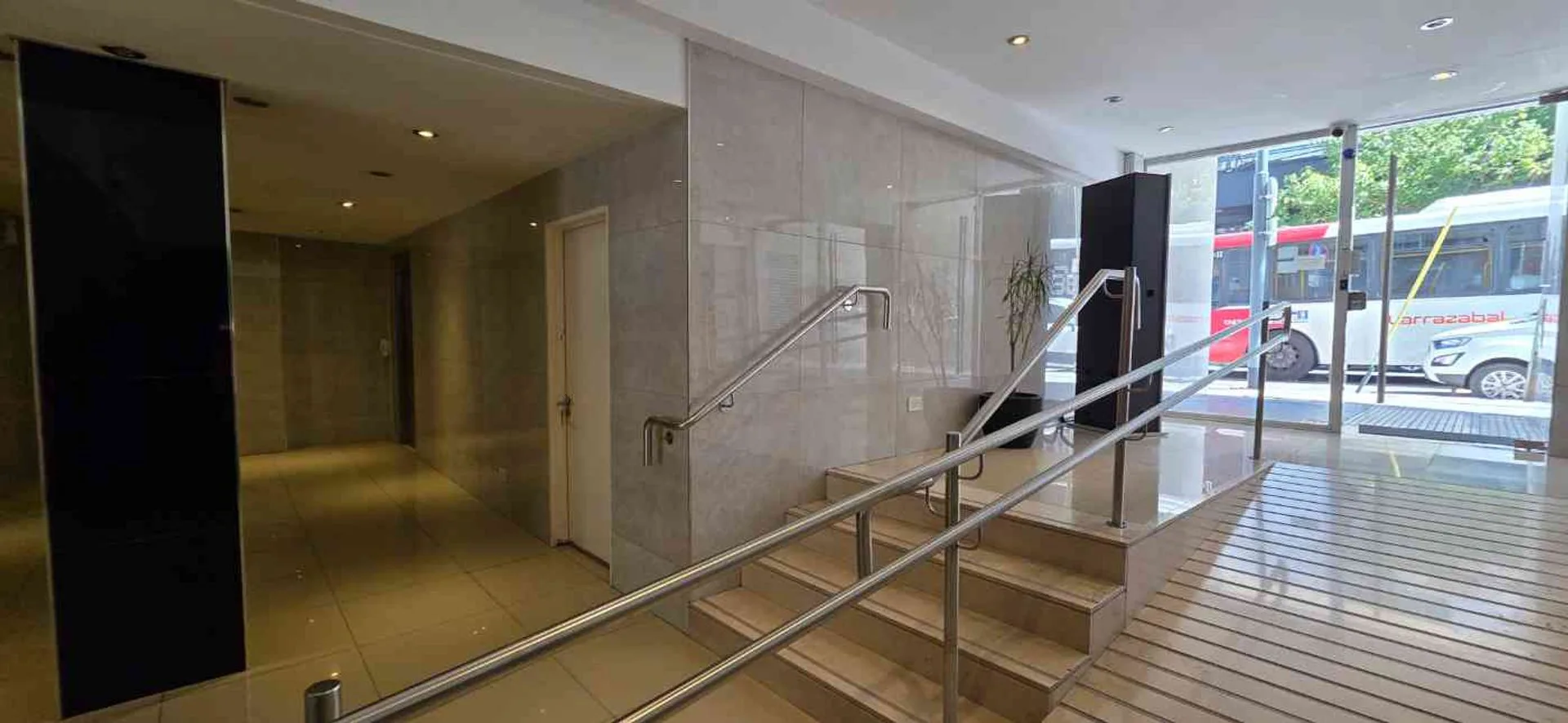 Venta monombiente balcón parrilla piscina Recoleta foto 2