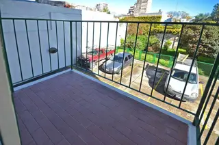 2 Ambientes amplios con balcón, recién pintado foto 5