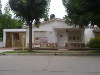 EXCELENTE CHALET + DPTO EN COSQUIN foto 1