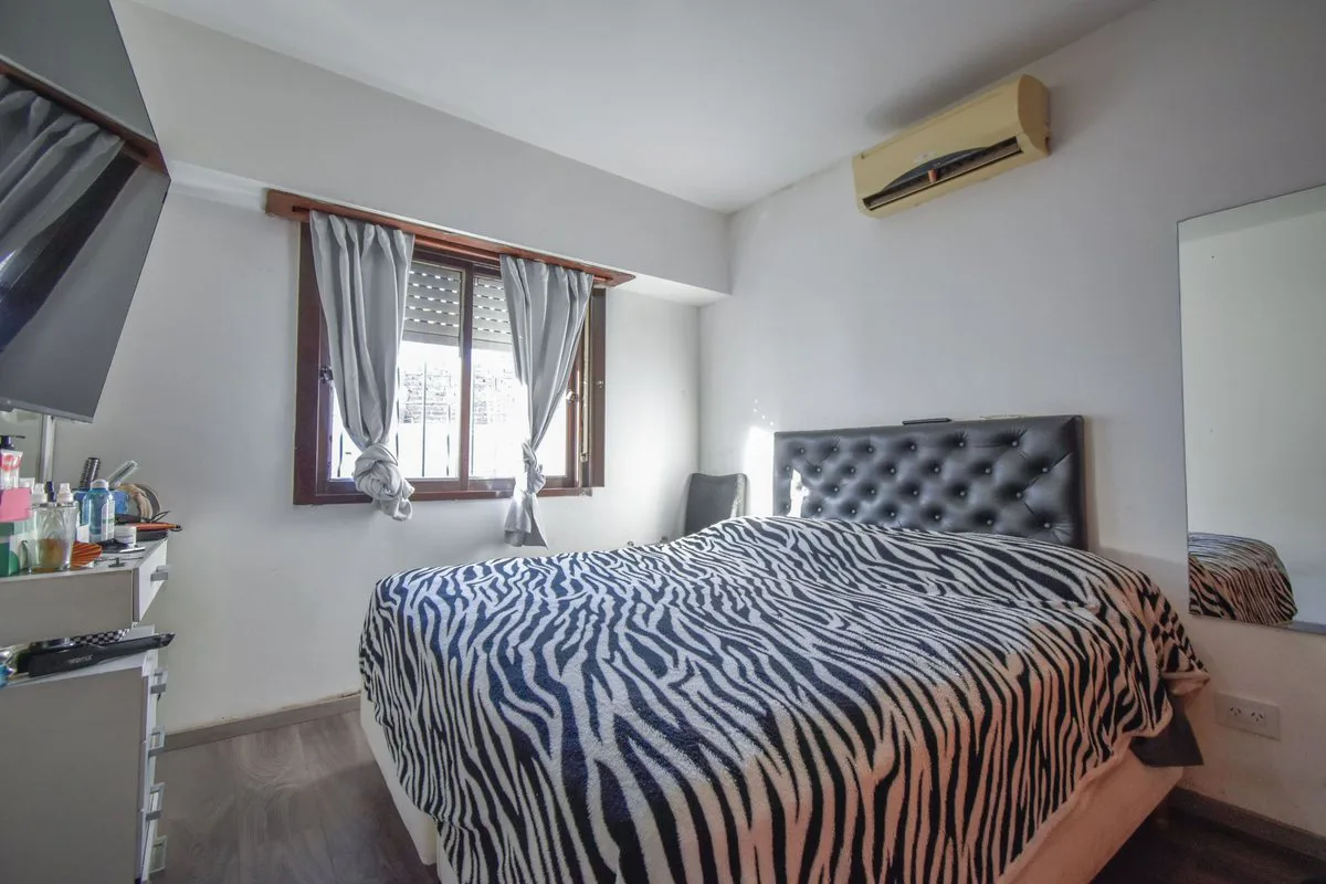CASA EN VENTA EN ADROGUE 3 AMBIENTES CON JARDIN foto 3