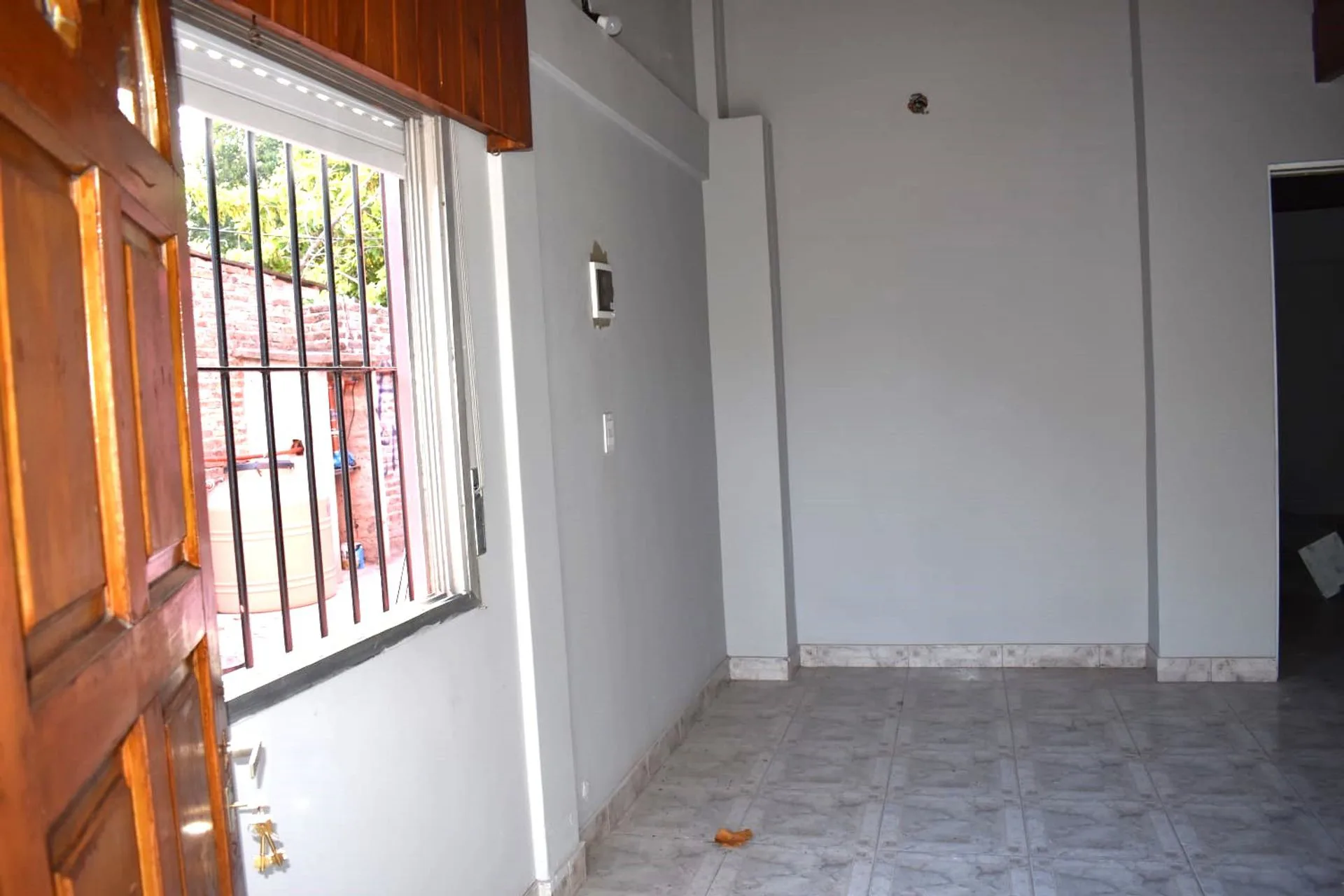 VENTA CASA MULTI-FAMILIAR RECICLADA EN MERLO foto 2