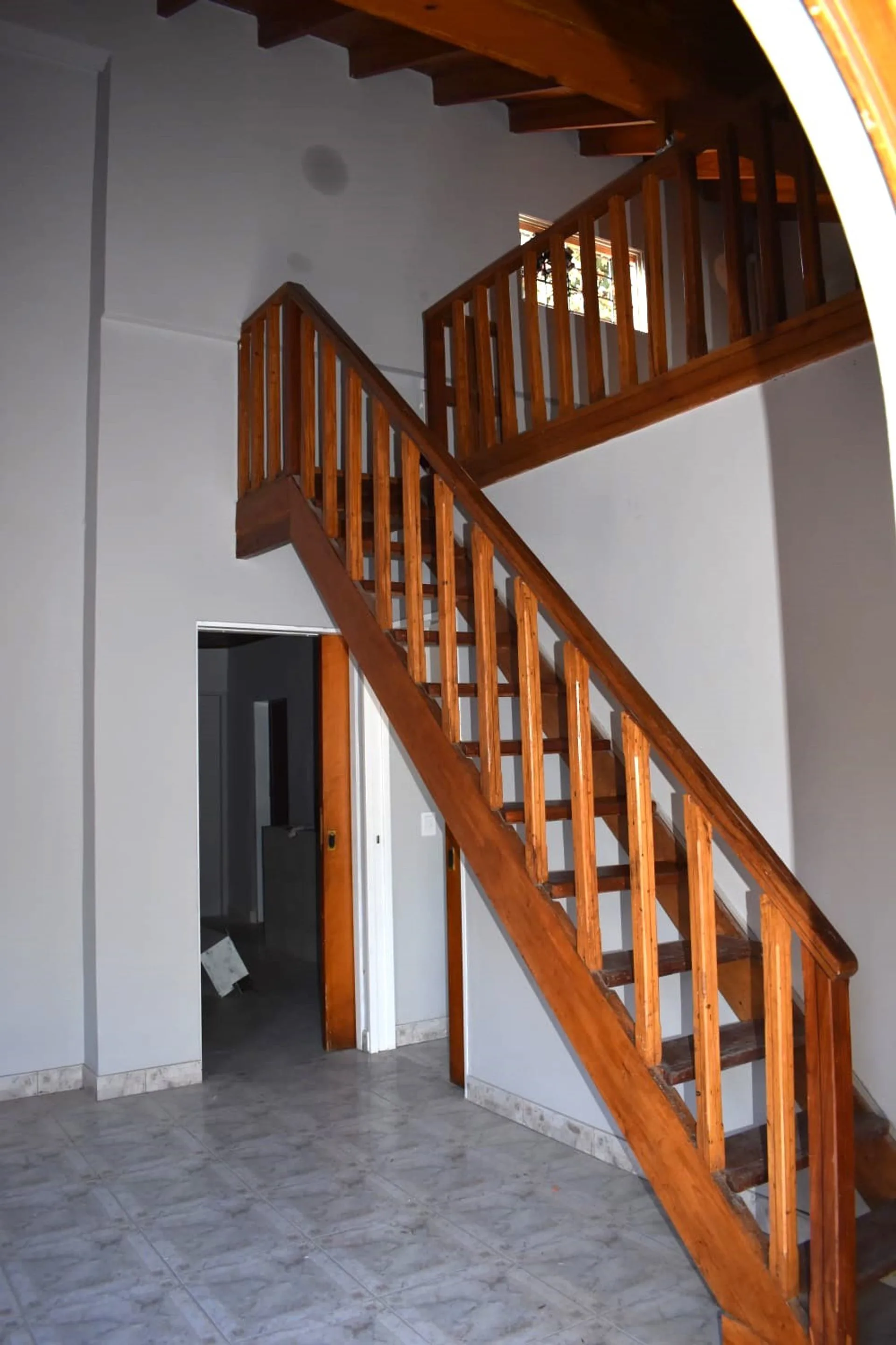 VENTA CASA MULTI-FAMILIAR RECICLADA EN MERLO foto 3