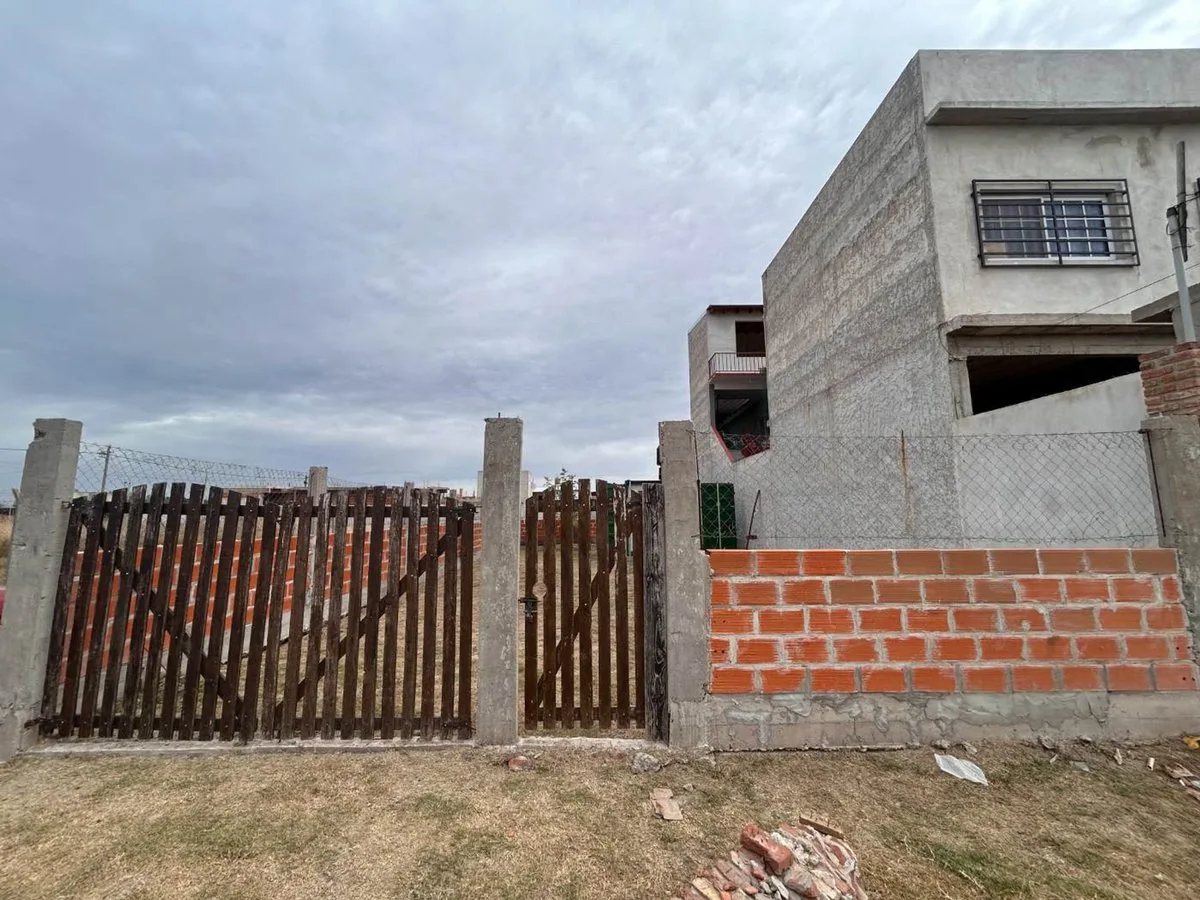 VENTA LOTE 200M2- CASA CONTAINER HABITABLE - GLEW foto 2