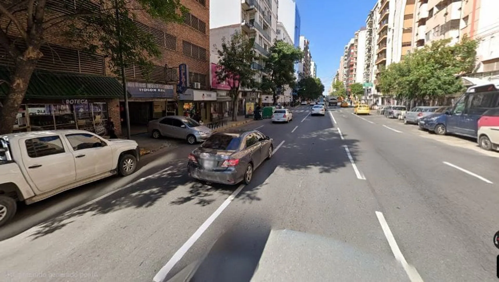 Cochera sobre Av Colon a mts de Plaza Colon foto 2