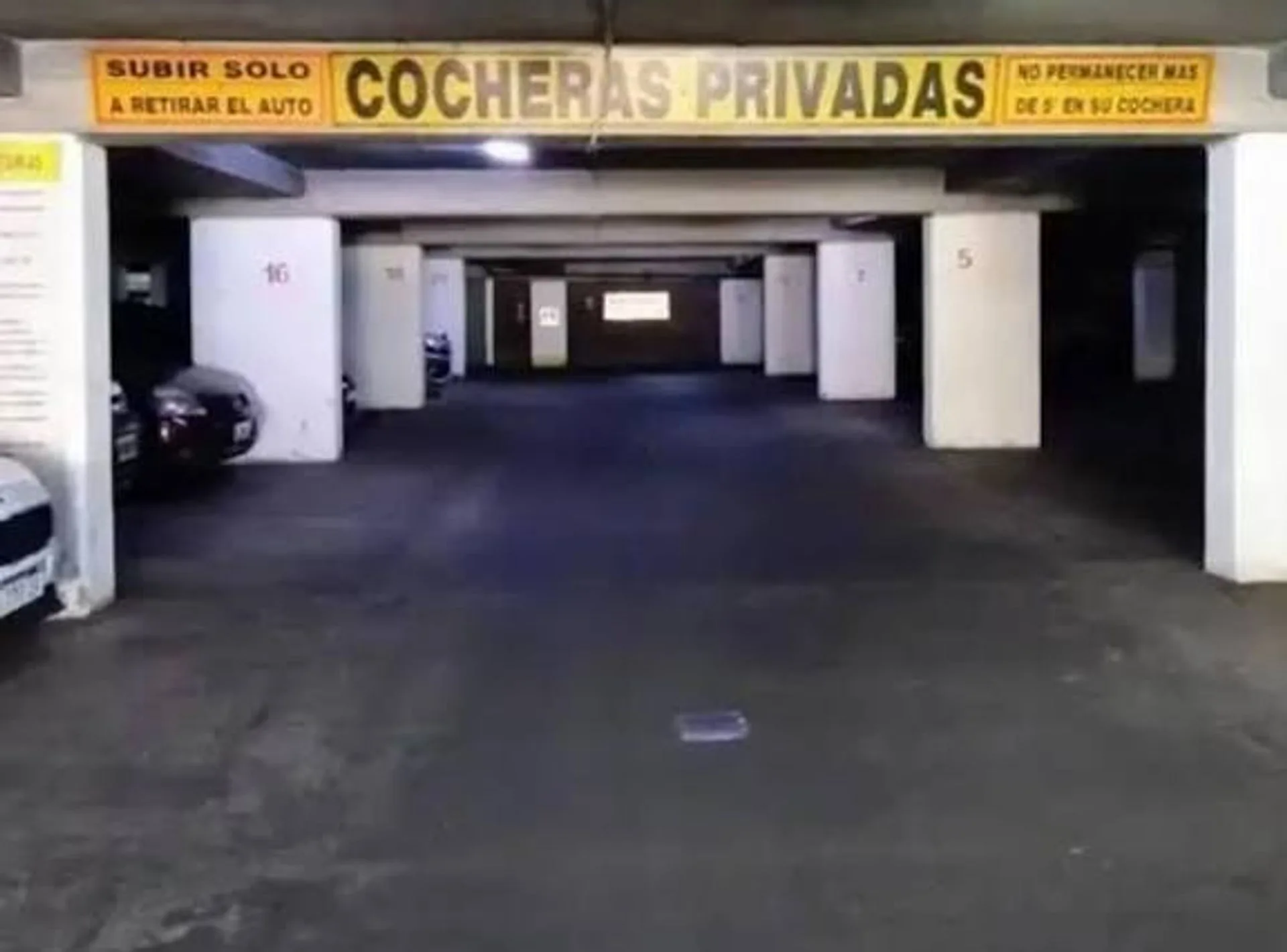 Cochera sobre Av Colon a mts de Plaza Colon foto 4