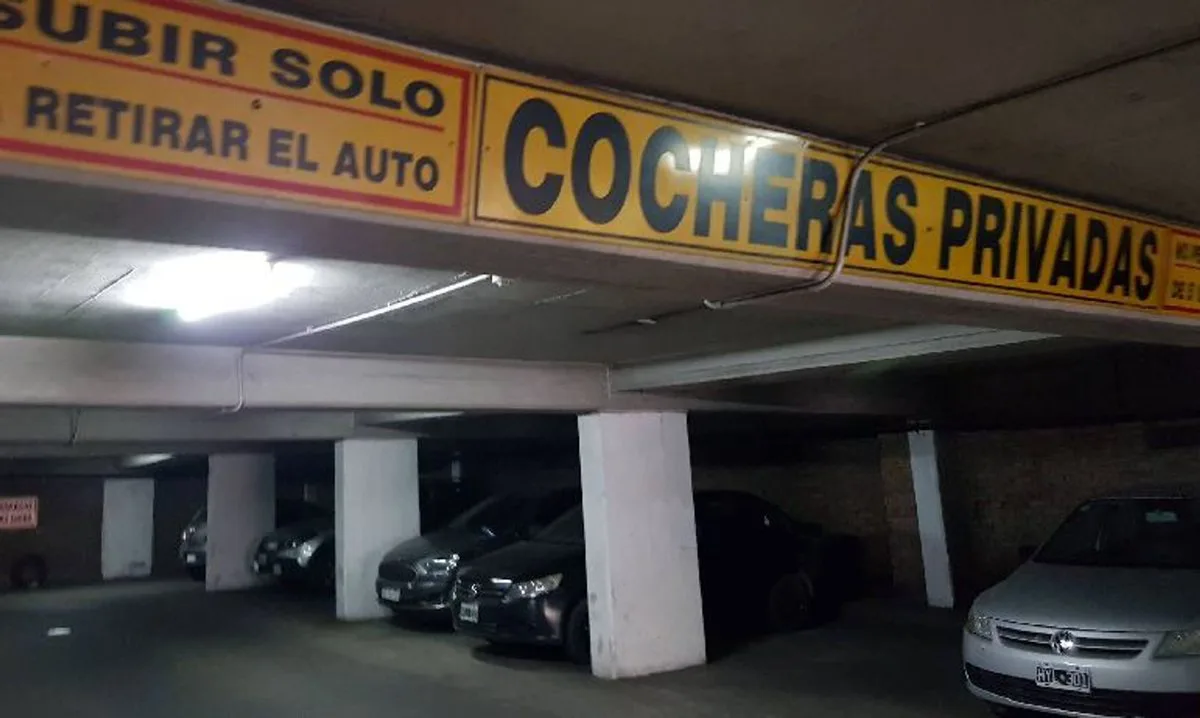 Cochera sobre Av Colon a mts de Plaza Colon foto 5