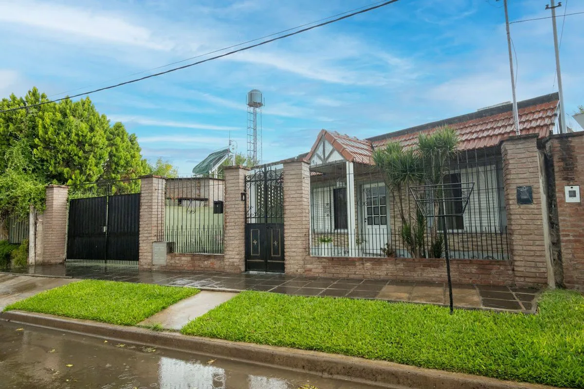 Casa en venta en Santo Tome Patio Pileta y Quincho foto 2