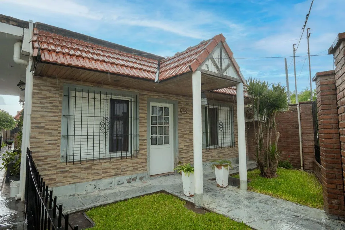 Casa en venta en Santo Tome Patio Pileta y Quincho foto 3