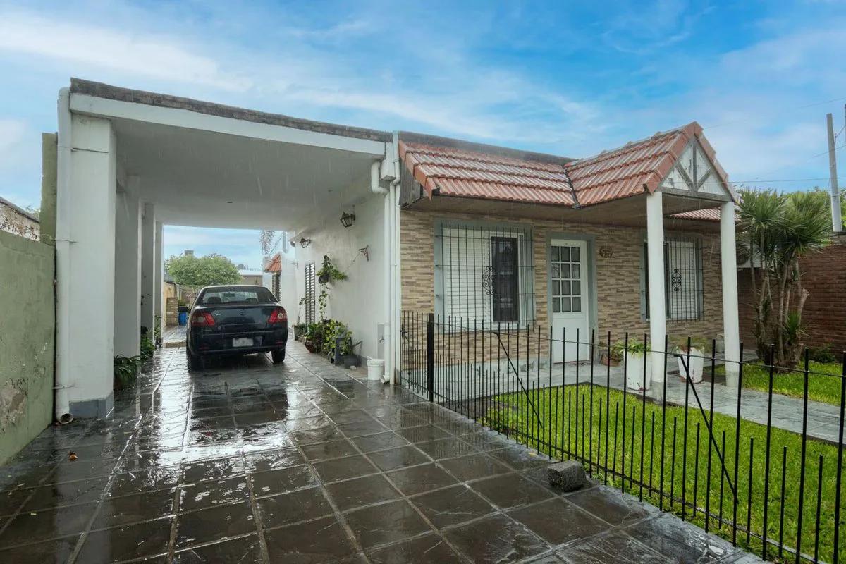 Casa en venta en Santo Tome Patio Pileta y Quincho foto 4