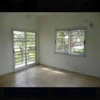 Varela Casa Moderna  Amplio Parque Aceptamos Permuta foto 3