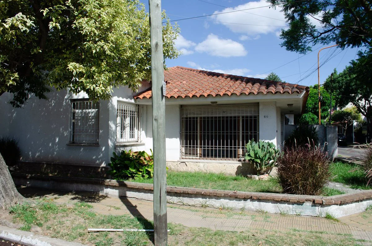 Venta Casa en Cmdte. Franco 50 - Bernal Oeste foto 2