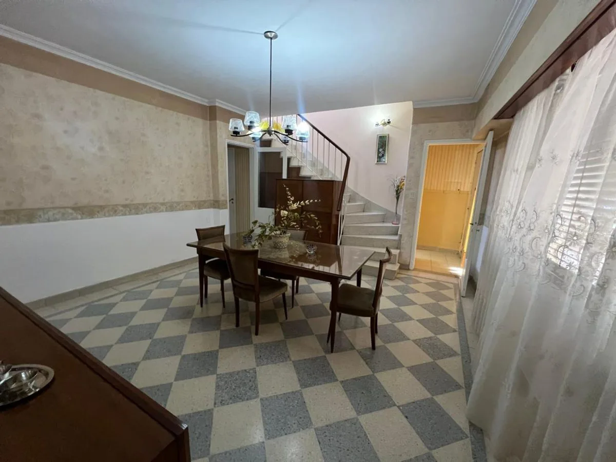 Venta | Casa 4 dormitorios y patio en Barrio Roma foto 3