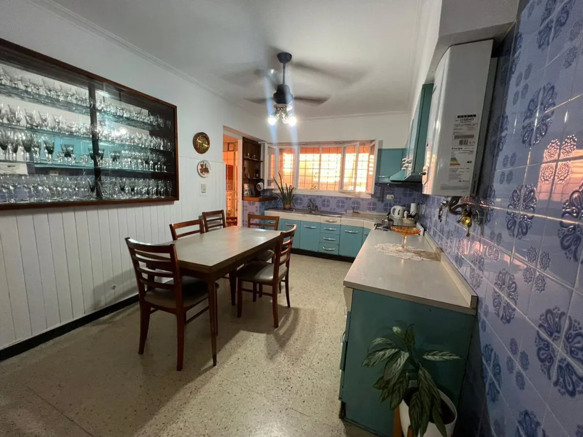 Venta | Casa 4 dormitorios y patio en Barrio Roma foto 5