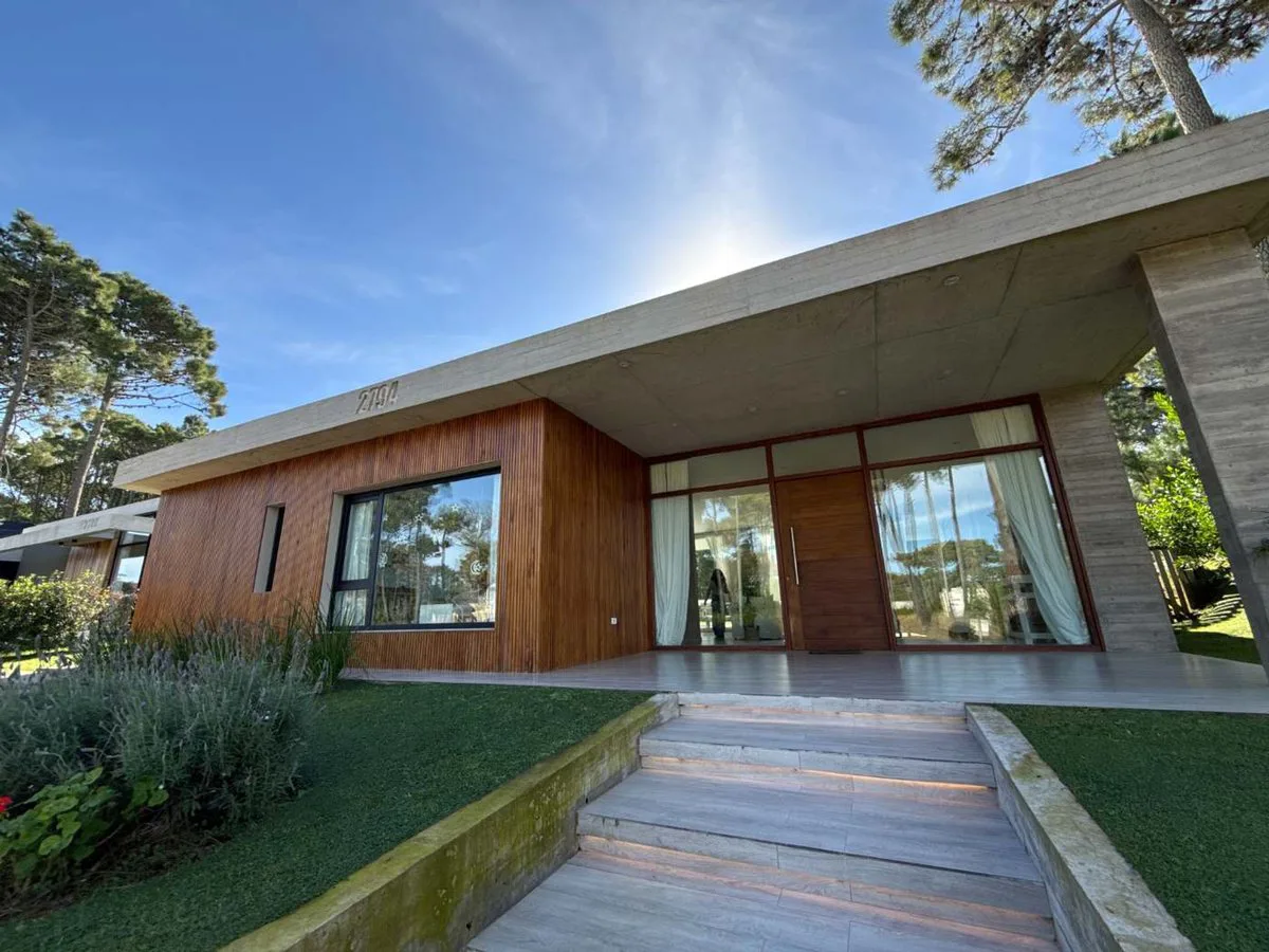 Casa en Venta en PINAMAR Barrio Álamos 5 ambientes foto 2
