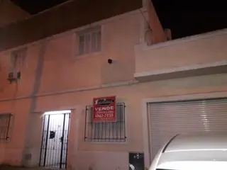 CASA AL FRENTE A 1 CUADRA DE LA ESTACION DE VILLABOSCH. foto 1