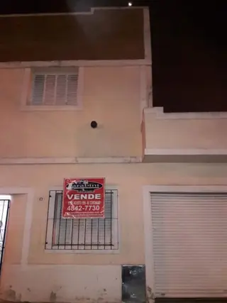 CASA AL FRENTE A 1 CUADRA DE LA ESTACION DE VILLABOSCH. foto 2