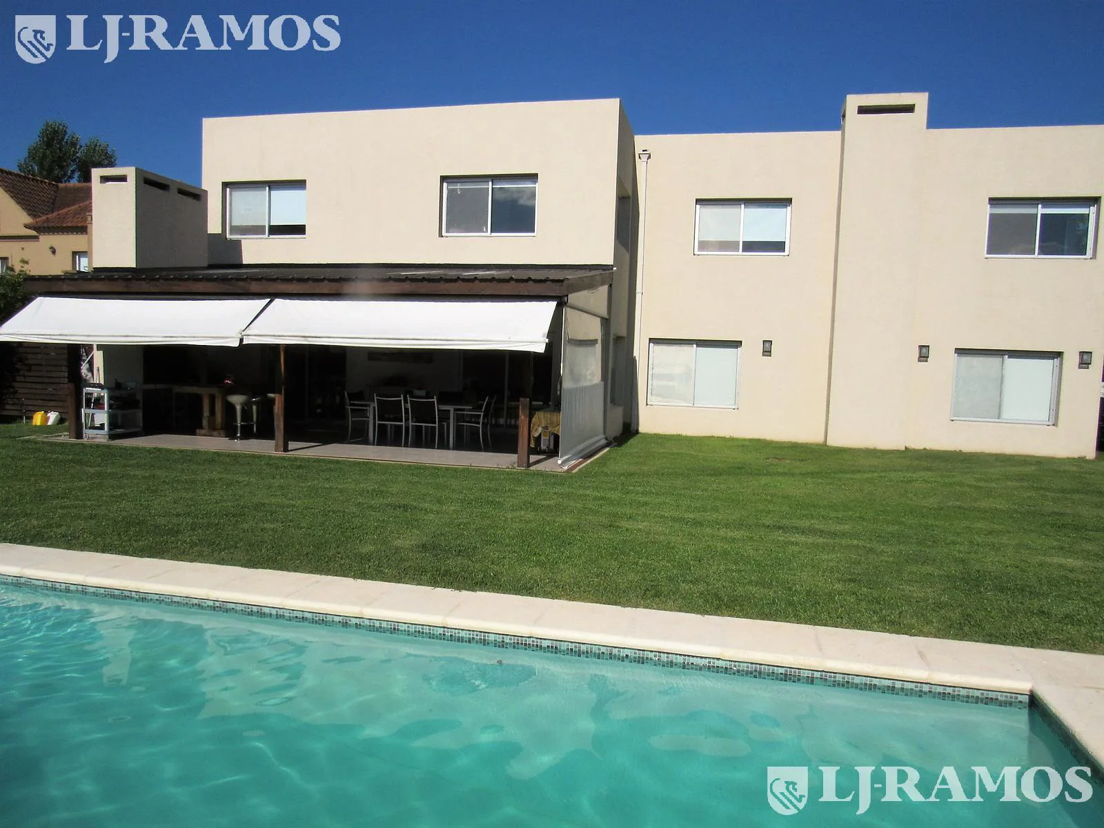 Casa en Alquiler sin muebles. Lote Interno. 4 Dormitorios y Escritorio. foto 2