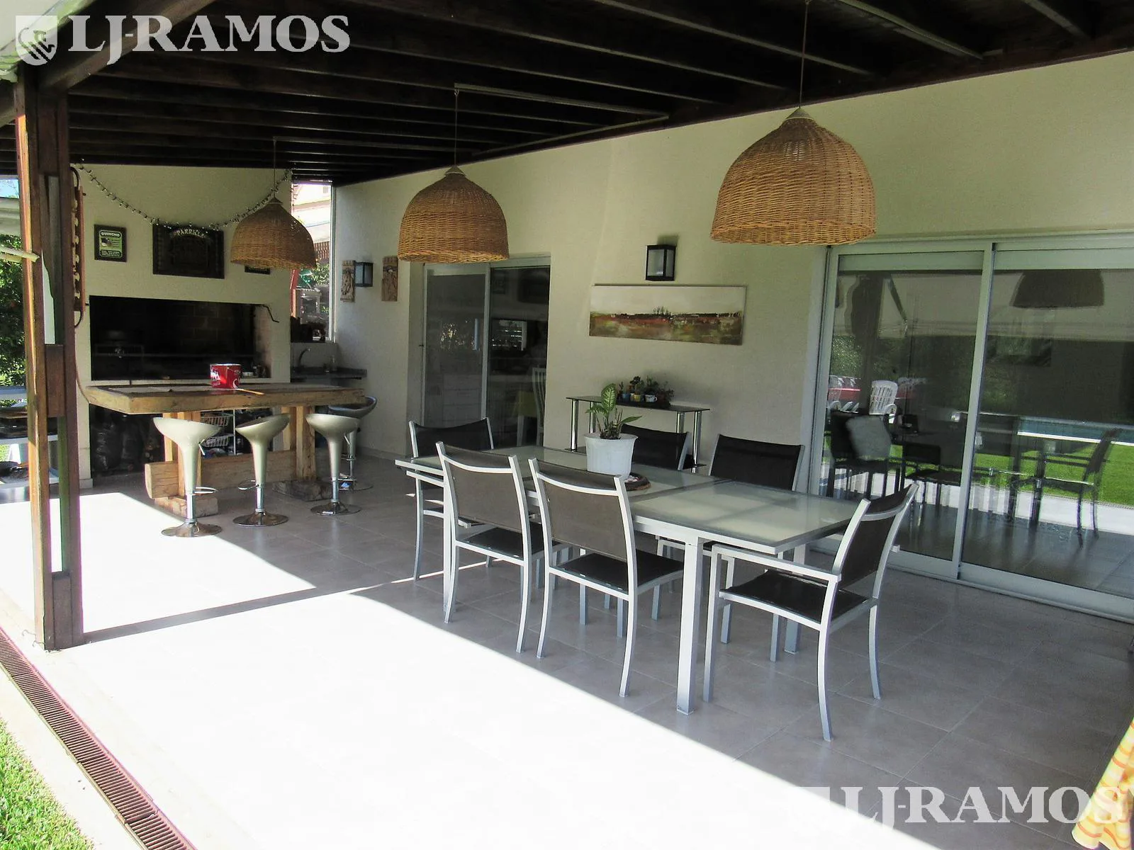 Casa en Alquiler sin muebles. Lote Interno. 4 Dormitorios y Escritorio. foto 3