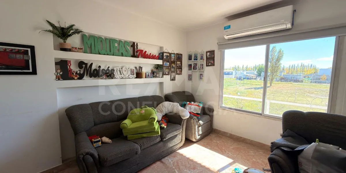 VENTA CASA C/ LOCAL Y DTO FERNANDEZ ORO foto 2