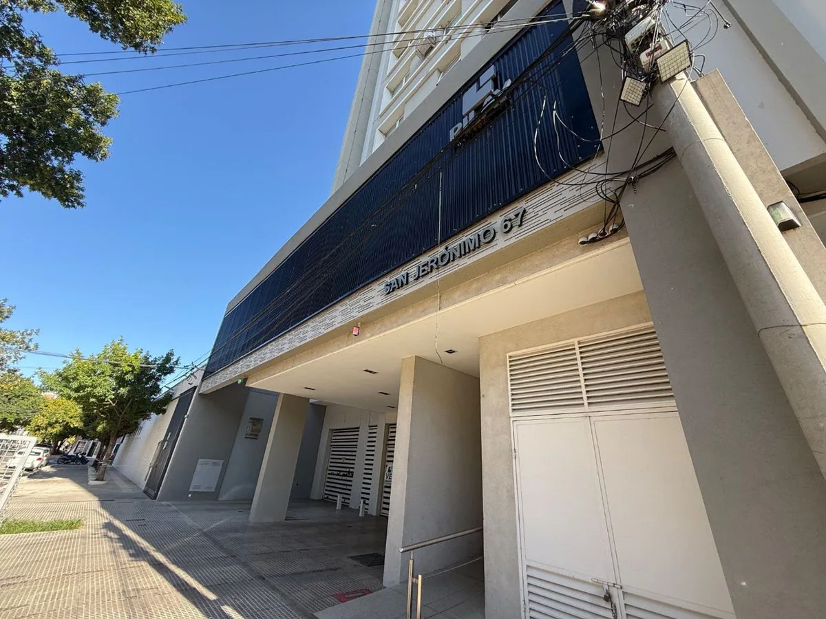 Cochera en alquiler en Edificio San Jerónimo 67 foto 2