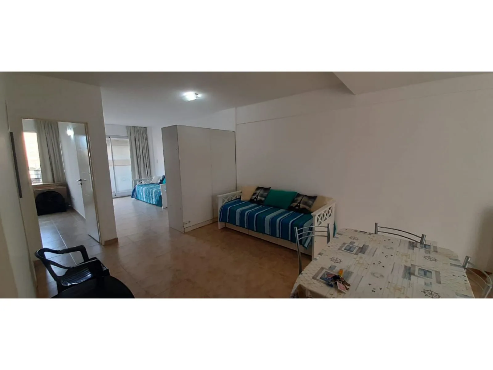 Venta departamento 2 ambientes Miramar con balcón foto 4