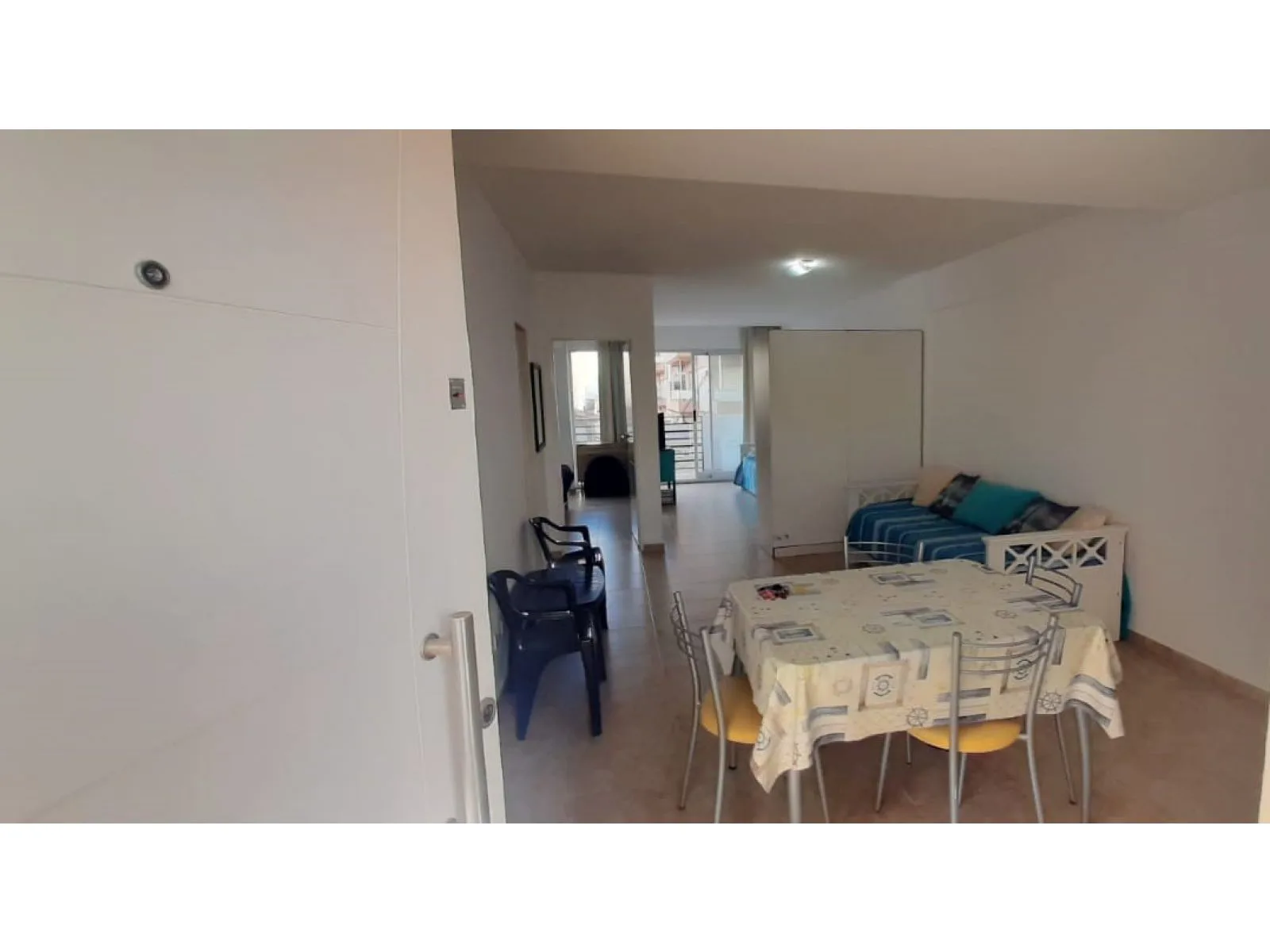 Venta departamento 2 ambientes Miramar con balcón foto 5