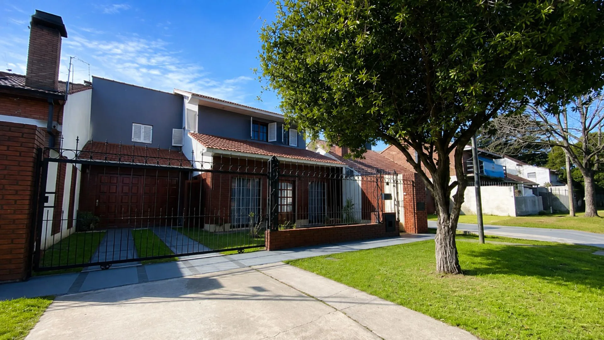 VENTA CASA CON JARDIN Y PARQUE BARRIO CAISAMAR