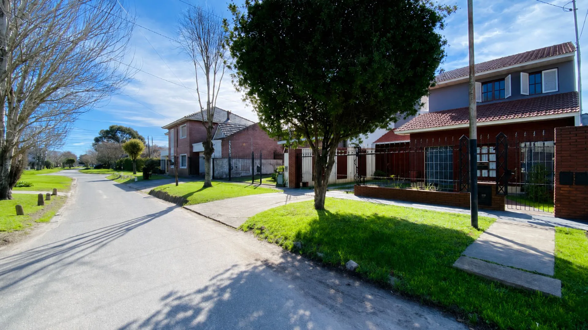 VENTA CASA CON JARDIN Y PARQUE BARRIO CAISAMAR foto 2
