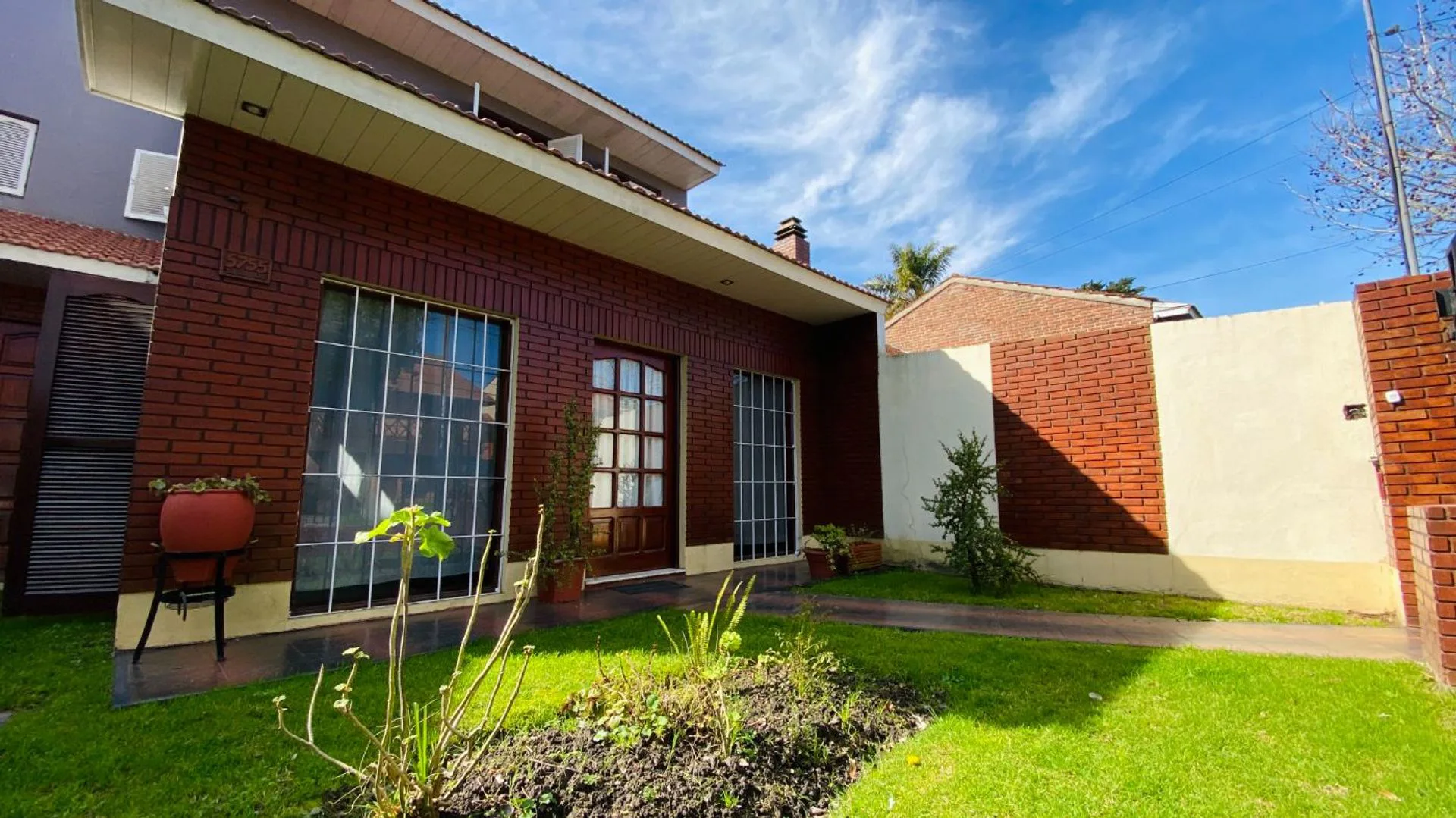 VENTA CASA CON JARDIN Y PARQUE BARRIO CAISAMAR foto 4