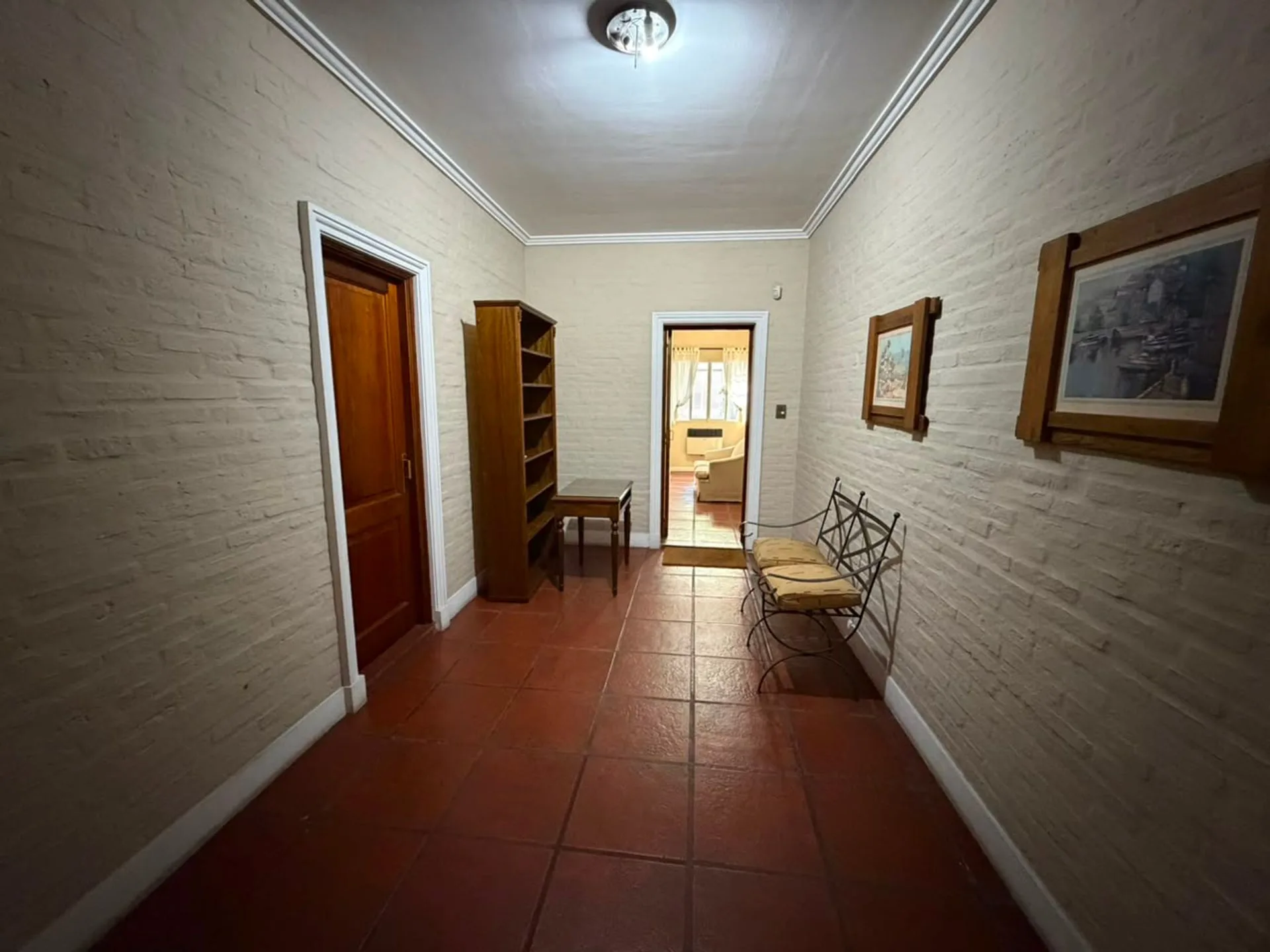 SE VENDE CASA IMPECABLE EN PLENO BARRIO SUR foto 3