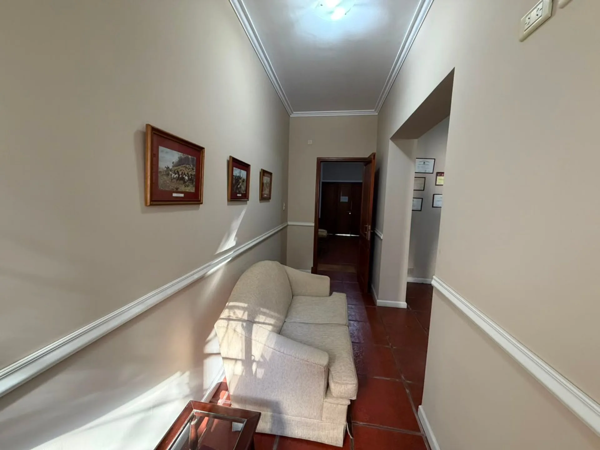 SE VENDE CASA IMPECABLE EN PLENO BARRIO SUR foto 5