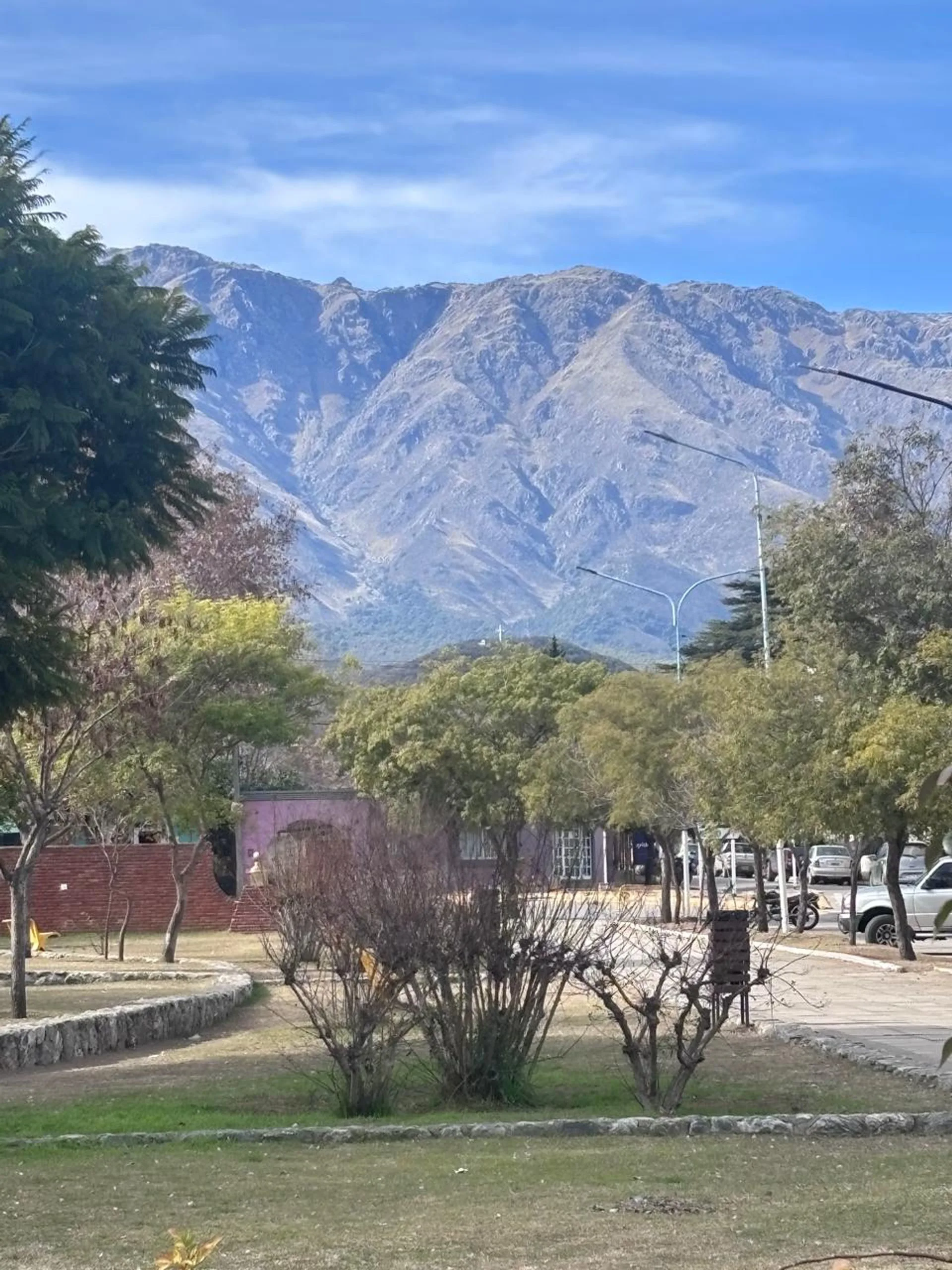 SE VENDE CASA C/ 3 LOCALES Y ESCRITURA EN  LA PAZ foto 2