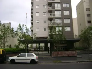 ESPECTACULAR TORRE DEPTO 3 AMB 2 BAÑOS COMPLETOS CON AMENITIES COCHERA CUBIERTA Y BAULERA foto 2