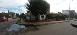 Propiedad en Esquina con Gran Parque y Potencial de Remodelación en Planta Baja foto 1