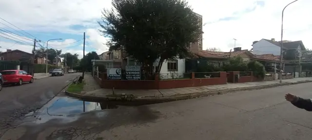 Propiedad en Esquina con Gran Parque y Potencial de Remodelación en Planta Baja