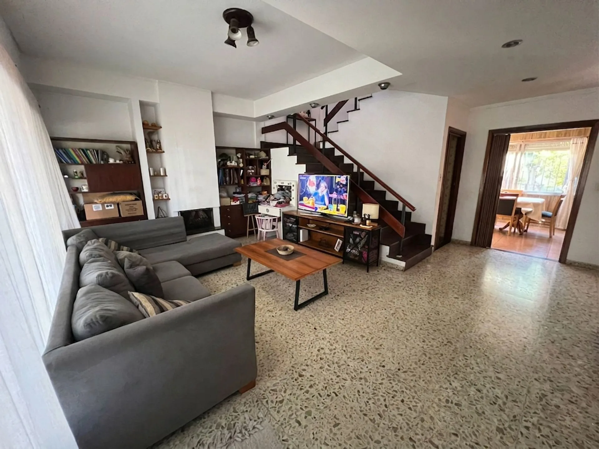 Casa 3 dormitorios Venta Sarandí Cochera y Jardin foto 2