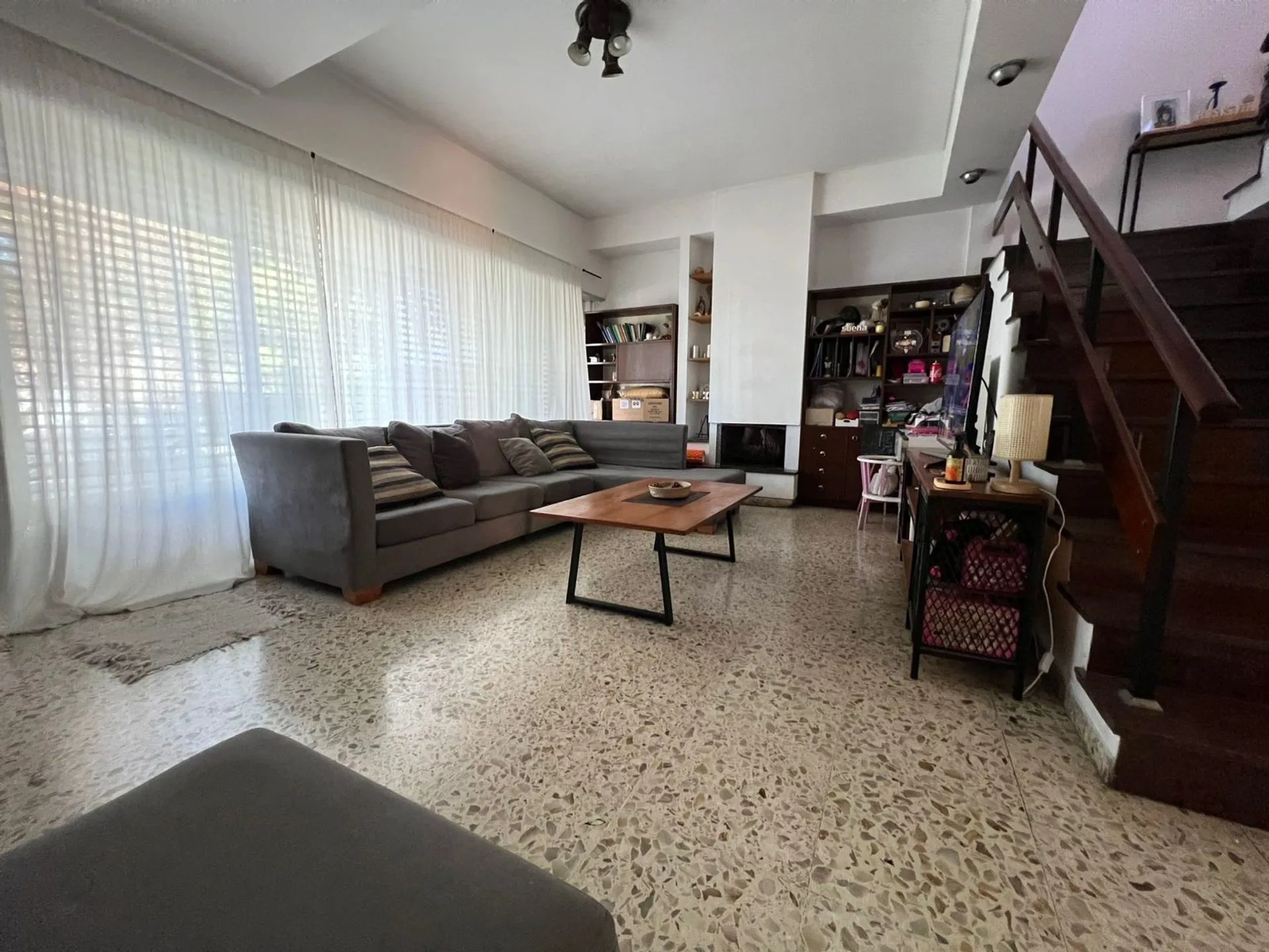 Casa 3 dormitorios Venta Sarandí Cochera y Jardin foto 3