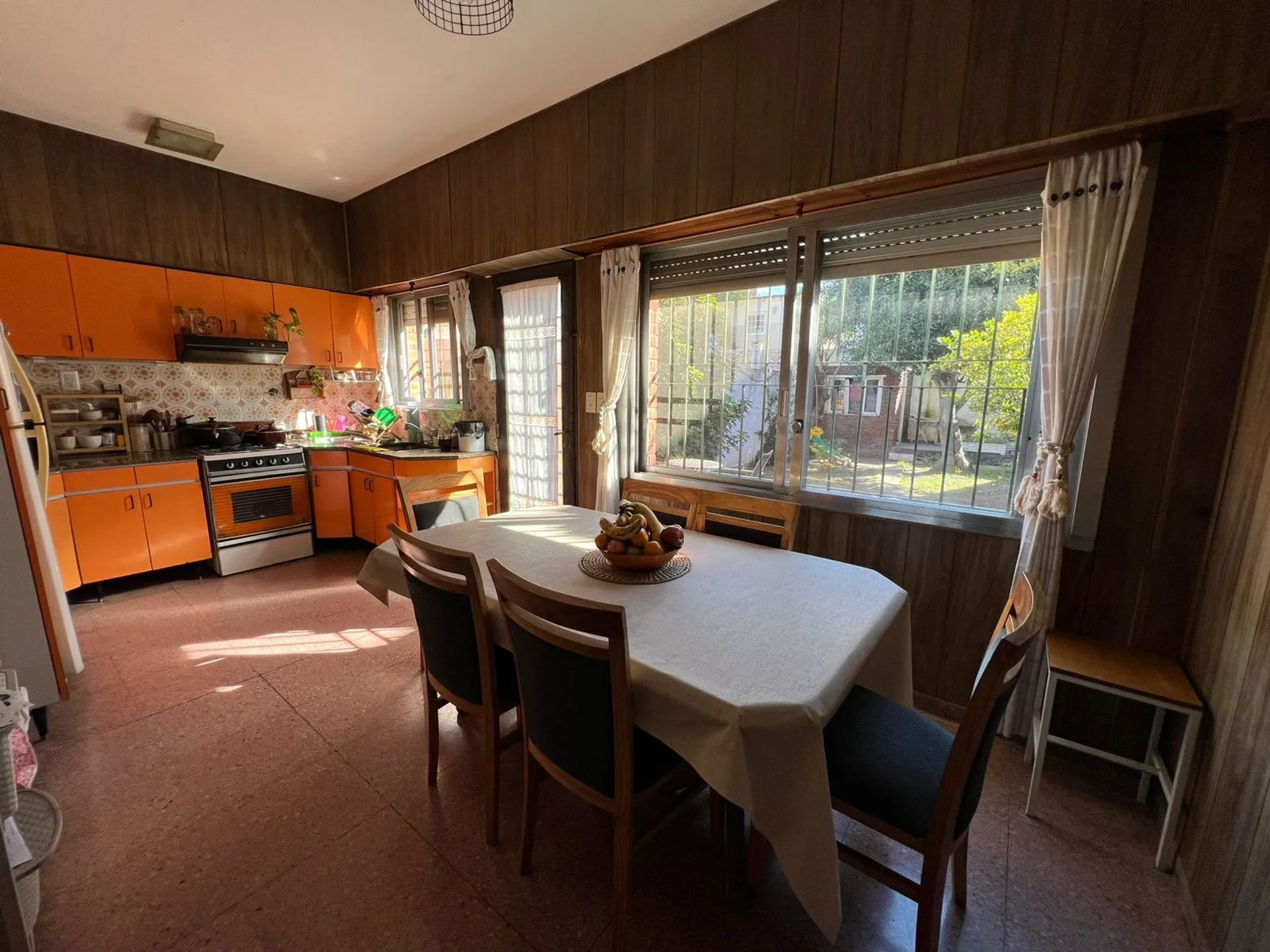 Casa 3 dormitorios Venta Sarandí Cochera y Jardin foto 5