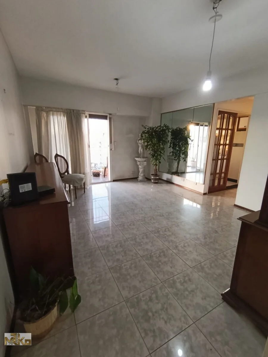 EXCELENTE OFICINA/CONSULTORIO – PISO ALTO – MUY LUMINOSO – CABALLITO foto 4