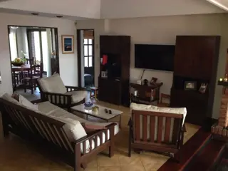 Imperdible Casa en dos plantas de 4 ambientes- OLIVOS foto 3