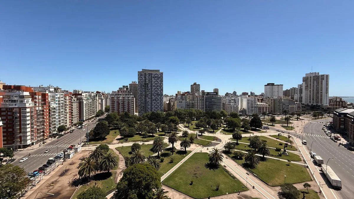 VENTA DEPARTAMENTO 2 AMBIENTES VISTA A PLAZA COLON foto 2