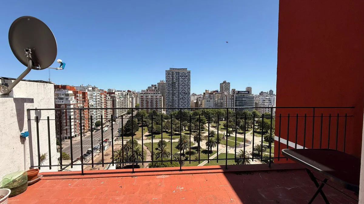 VENTA DEPARTAMENTO 2 AMBIENTES VISTA A PLAZA COLON foto 3