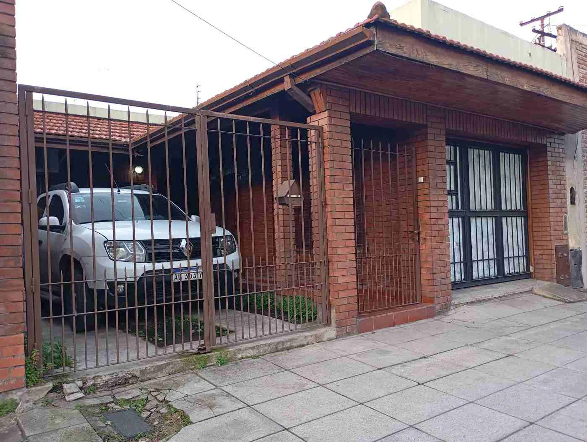 VENTA CASA 3 AMB CON QUINCHO Y GARAGE - V. ALSINA foto 2